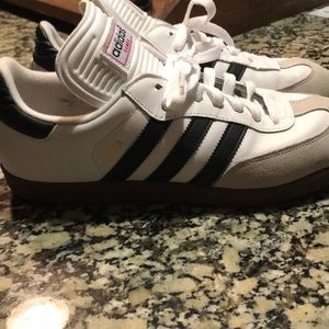 Men’s 8.5 Adidas samba